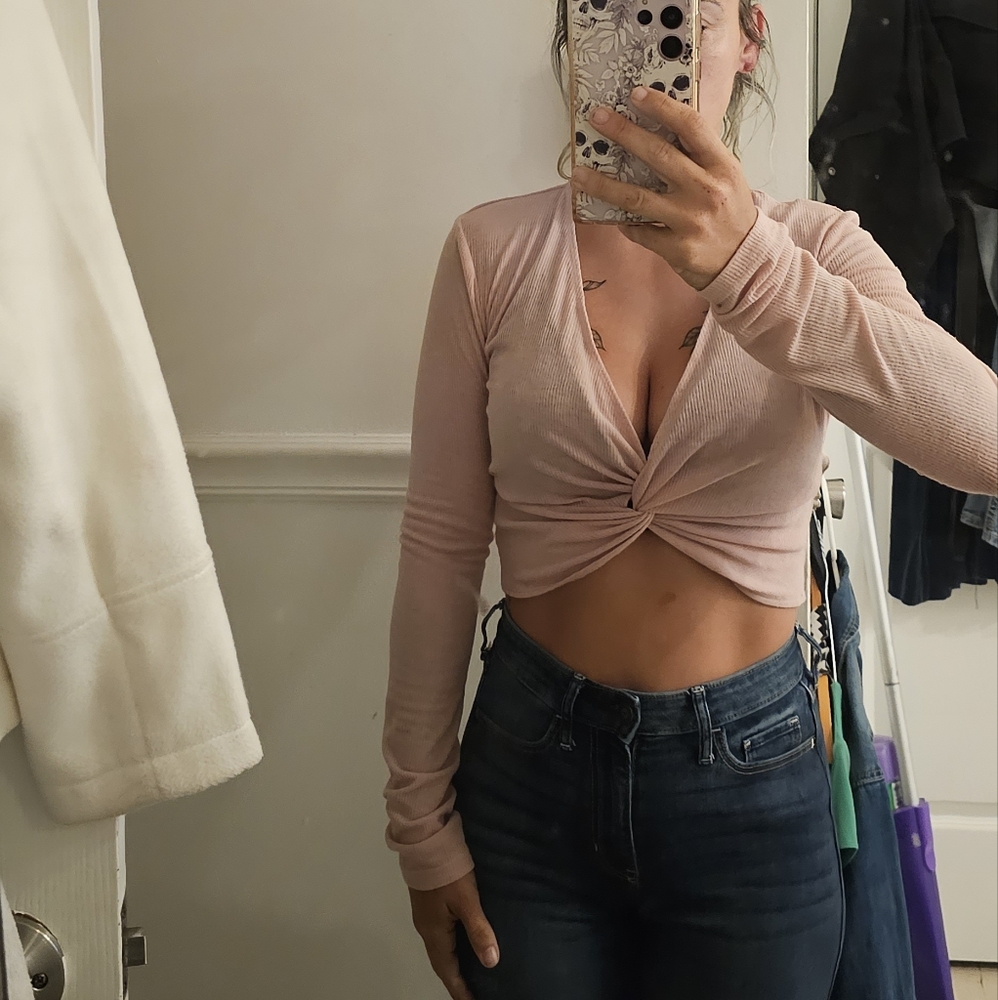 Rose Slinky Twist Front Long Sleeve Crop Top - Picture 2 of 9